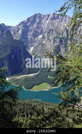 06 September 2019, Bavaria, Schönau a. Königssee: View from the viewpoint Feuerpalfen to the lake and the Watzmann. The fjord-like mountain lake is more than 190 metres deep at its deepest point and a popular excursion destination. Electric boats sail on the lake all year round. Photo: Soeren Stache/dpa-Zentralbild/ZB Stock Photo