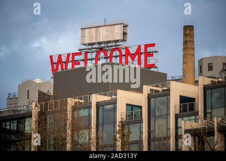 The former Jehovah’s Witnesses headquarters which once supported a huge Watchtower sign, has the sign replaced with “Welcome”, visible to all entering Brooklyn, in New York on Wednesday, November 27, 2019.  © Richard B. Levine) Stock Photo