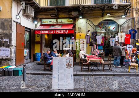 Hosteria e Pizzeria Masaniello di, Via dei Tribunali, centro storico, Naples, Italy Stock Photo