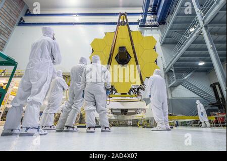 James Webb Space Telescope (JWST) assembly. Engineers in clean-room clothing looking at the mirror of the James Webb Space Telescope during assembly w Stock Photo