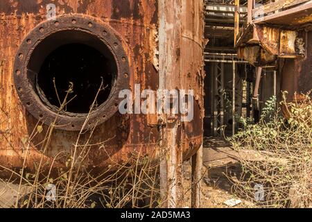 Ucil Factory Union Carbide Chemical Plant, Bhopal, India Stock Photo - Alamy