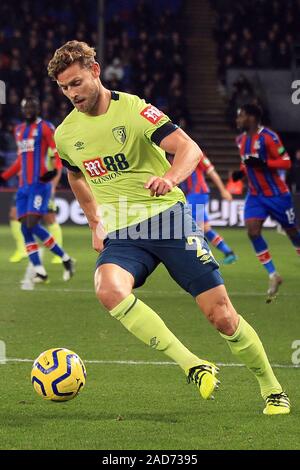 London, UK. 03rd Dec, 2019. Simon Francis of Bournemouth in action. Premier League match, Crystal Palace v AFC Bournemouth at Selhurst Park in London on Tuesday 3rd December 2019. this image may only be used for Editorial purposes. Editorial use only, license required for commercial use. No use in betting, games or a single club/league/player publications. pic by Steffan Bowen/Andrew Orchard sports photography/Alamy Live news Credit: Andrew Orchard sports photography/Alamy Live News Stock Photo
