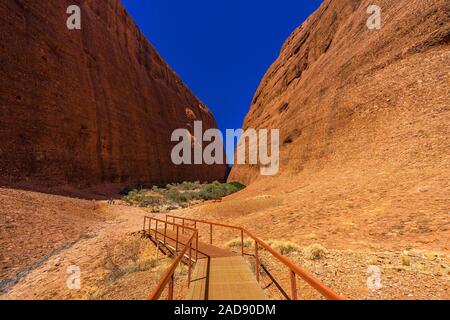 Walpa Gorge Walk through the Olgas is an iconic part of outback Australia. Kata-Tjuta National Park, Northern Territory, Australia Stock Photo