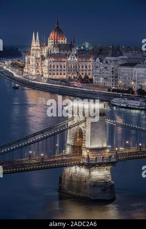 Budapest, Hungary - The world famous illuminated Szechenyi Chain Bridge with the Parliament of Hungary and sightseeing boat on River Danube taken at b Stock Photo