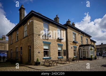 Glossop market town, the High Peak, Derbyshire, England. Norfolk Arms pub on Norfolk Square Stock Photo