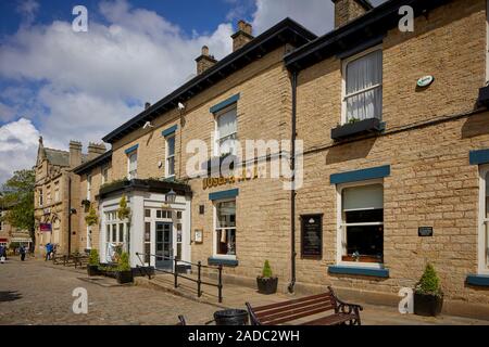 Glossop market town, the High Peak, Derbyshire, England. Norfolk Arms pub on Norfolk Square Stock Photo