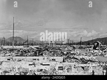 のとろ1945 Atomic Burst over Nagasaki,1945 - Album alb5408917