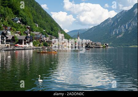 18.06.2019, Hallstatt, Upper Austria, Austria, Europe - View from the shore of Lake Hallstatt and the town on the mountainside. Stock Photo