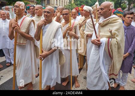 Jain monkd during a Jain religious procession in Mumbai, India, dressed in the white clothes of the Svetambara sect Stock Photo