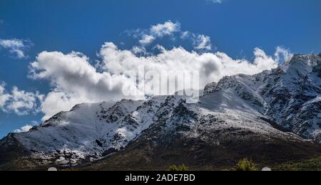 Cumulus humilis clouds forming over New Zealand mountains. Cumulus clouds typically occur under 2000 metres altitude. They form from water vapour in r Stock Photo