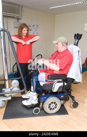Man with prosthetic limb using pulley machine at a gym. Stock Photo