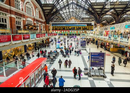 Liverpool Street Station concourse panorama showing commuters looking at the arrivals/departure board for train times, London England UK Stock Photo