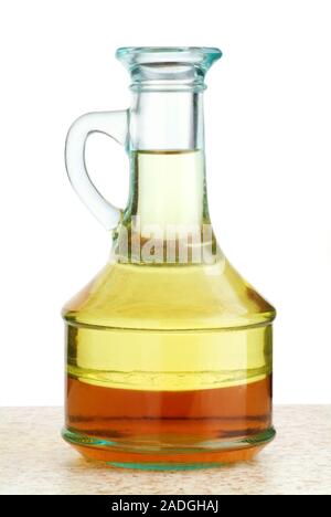 salad dressing separates into layers Oil and vinegar salad dressing. Layers of oil (top, yellow) and vinegar  (bottom, orange) in a jar, ready to be used as a salad dressing. Oil and  vineg Stock Photo