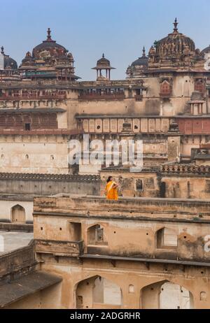 Woman in traditional indian dress at the Palace Fort of Orchha, India Stock Photo