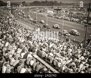 1950s CROWD IN STANDS AT 20 MILE STOCK CAR RACE ON ONE-MILE DIRT TRACK AT LANGHORNE MOTOR SPEEDWAY 1926-1971 PENNSYLVANIA USA - m655 HAR001 HARS TEENAGE GIRL TEENAGE BOY ENTERTAINMENT TRANSPORTATION B&W NORTH AMERICA GOALS NORTH AMERICAN WIDE ANGLE TEMPTATION LEISURE STRENGTH STRATEGY COURAGE AUTOS EXCITEMENT EXTERIOR PA POWERFUL RECREATION PRIDE A AT IN ON THE OCCUPATIONS PROFESSIONAL SPORTS MOTION BLUR CONCEPTUAL AUTOMOBILES STYLISH VEHICLES BUCKS COUNTY STANDS FANS LANGHORNE PRECISION TOGETHERNESS BLACK AND WHITE HAR001 OLD FASHIONED Stock Photo