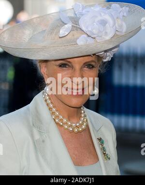 Prince and Princess Michael of Kent join The Queen at Westminster Abbey for a ceremony to mark the 60th anniversary of her coronation in 1953. Accompanied by the Duke of Edinburgh, Prince Charles and the Duchess of Cornwall, the Duke and Duchess of Cambridge, and other members of the Royal Family June 2013. Stock Photo