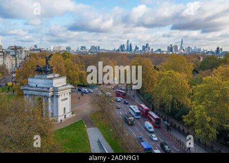 Wellington Arch, a triumphal arch built to commemorate Britains victories in the Napoleonic Wars, stands at Hyde Park Corner in London, England, UK Stock Photo