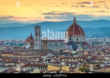 Florence Cathedral (Duomo di Firenze) and buildings in the old town at sunset, Florence (Firenze), Tuscany, Italy, Europe.