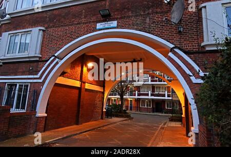 Archway, Arnold Estate 142-179,Druid Street, Bermondsey ,Southwark Council, South London, SE1 Stock Photo