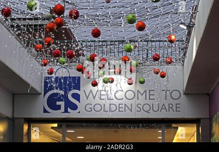 GS,Welcome To Golden Square,Christmas shopping, Golden Square, Warrington, Cheshire,England,UK Stock Photo