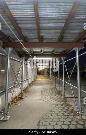 Walkway underneath a scaffolding on Manhattan's Upper East Side, at night, New York City Stock Photo