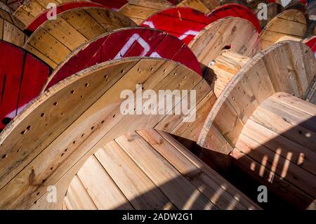 Wooden cable reel Stock Vector Images - Alamy