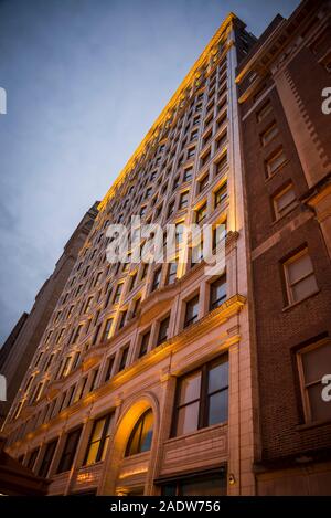 Railway Exchange Building, also known as Santa Fe Building, is a 17-story office building in the Historic Michigan Boulevard District of the Loop comm Stock Photo