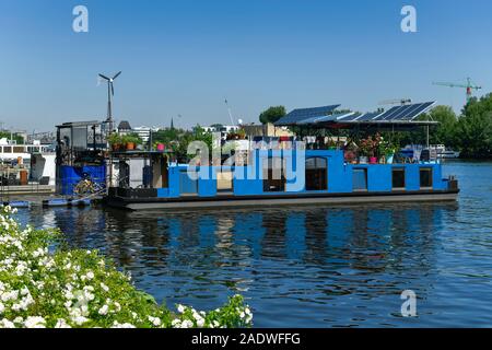 Hausboot, Schiffsanleger, Treptower Park, Treptow-Köpenick, Berlin, Deutschland Stock Photo
