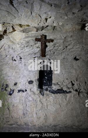 The chapel in the Cité souterraine de Naours (underground city of Naours in France), which sheltered around 3000 inhabitants from cwar and strife over Stock Photo