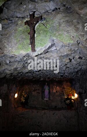 The chapel in the Cité souterraine de Naours (underground city of Naours in France), which sheltered around 3000 inhabitants from cwar and strife over Stock Photo