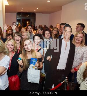 Hamburg, Germany. 05th Dec, 2019. Fans are standing at the entrance to a secret concert of Robbie Williams. Musician Robbie Williams has given an exclusive concert in Hamburg's Speicherstadt. Credit: Georg Wendt/dpa/Alamy Live News Stock Photo