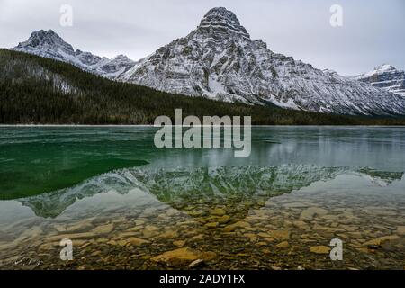 Scenic view of the Waterfowl lakes with the surrounding mountains on the Icefields Parkway in Banff National Park, Alberta, Canada Stock Photo