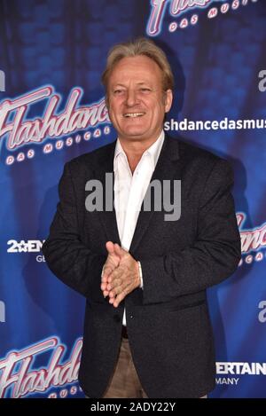 Cologne, Germany. 04th Dec, 2019. Moderator Uwe Hübner comes to the premiere and tour prelude of ' Flashdance - The Musical ' Credit: Horst Galuschka/dpa/Alamy Live News Stock Photo