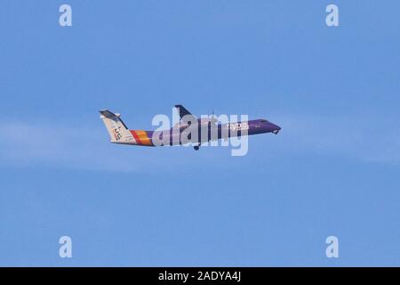 Flybe De Havilland Canada Dash 8 aircraft G-JEDT on approach to London Heathrow Airport Stock Photo