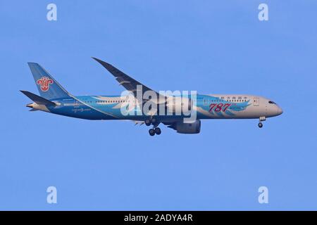 China Southern Airlines Boeing 787 aircraft B-1168 (in special colours of 787th Boeing 787) on approach to London Heathrow Airport Stock Photo