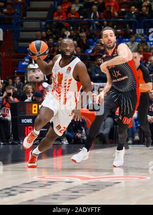 Milano, Italy. 5th Dec, 2019. jenkins of crvena zvezda mts stella rossa belgrado hampered by amedeo of valle of ax armani olimpia milanoduring AX Armani Exchange Milano vs Crvena Zvezda Mts Belgrado, Basketball Euroleague Championship in Milano, Italy, December 05 2019 - LPS/Savino Paolella Credit: Savino Paolella/LPS/ZUMA Wire/Alamy Live News Stock Photo