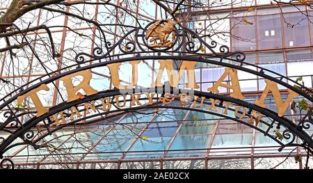 Truman Brewery gates and brewery, old brewhouse,Brick Lane,East End, London,England,UK, E1 6QR Stock Photo