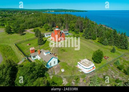The Two Harbors Light Station is the oldest operating lighthouse in the US state of Minnesota. Overlooking Lake Superior's Agate Bay, the Light Statio Stock Photo