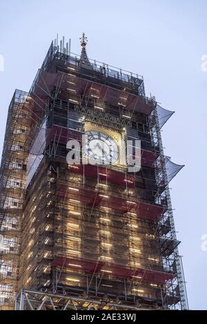 London, UK. 6th Nov, 2019. Elizabeth Tower, previously known as Clock Tower, housing Big Ben (the nickname for the Great Bell of the striking clock at the Palace of Westminster in London) is lit up while covered in scaffolding. Major refurbishment works will continue until 2021 when we will hear the regular bongs of the bell once more. Credit Lee Hudson Stock Photo