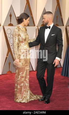 February 26, 2017 - Los Angeles, California, USA - Superstar couple Actress JESSICA BIEL and Singer/Actor JUSTIN TIMBERLAKE at the  89th Academy Awards - Arrivals  held at the  Dolby Theater, Hollywood   CA (Credit Image: © Paul Fenton/ZUMA Wire) Stock Photo