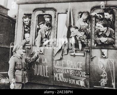 After the German defeat, French prisoners were released. In passing through Brussels, they thank the Red Cross staff for the welcome they received. Stock Photo