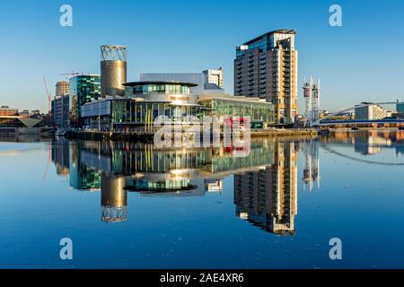 The Lowry Arts Centre and the Imperial Point apartment block, over the Manchester Ship Canal at Salford Quays, Manchester, England, UK Stock Photo