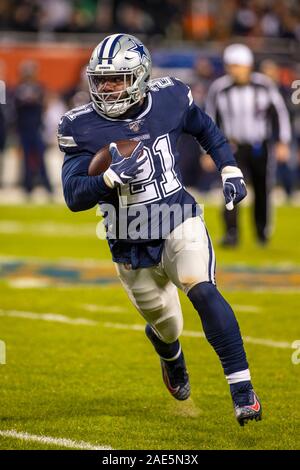 Chicago, Illinois, USA. 05th Dec, 2019. - Cowboys #77 Tyron Smith takes a  break during the NFL Game between the Dallas Cowboys and Chicago Bears at  Soldier Field in Chicago, IL. Photographer: