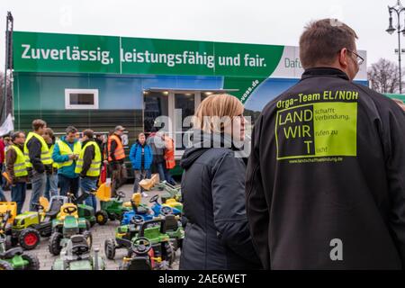 Germany, Brandenburg Gates, Berlin. 26/11/2019: An estimated 40,000 German farmers gathered at Brandenburg Tor in the centre of Berlin in protest against the governments new Agricultural Policy of Environmental Pretection combined with falling prices are damaging their businesses. Stock Photo