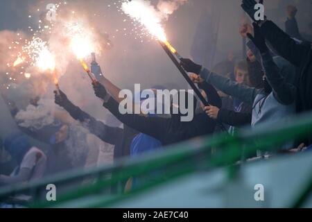 07 December 2019, Bavaria, Fürth: Soccer: 2nd Bundesliga, SpVgg Greuther Fürth - VfL Bochum, 16th matchday at the Sportpark Ronhof. Fans of Bochum burn down pyrotechnics. Photo: Timm Schamberger/dpa - IMPORTANT NOTE: In accordance with the requirements of the DFL Deutsche Fußball Liga or the DFB Deutscher Fußball-Bund, it is prohibited to use or have used photographs taken in the stadium and/or the match in the form of sequence images and/or video-like photo sequences. Stock Photo