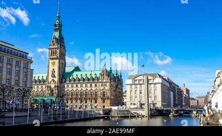 Tower and Rathaus City Hall, Rathausmarkt, Cenotaph and Bucerius Kunst Forum beside Alster Stairs on Kleine Alster waterfront Altasadt Hamburg Germany Stock Photo