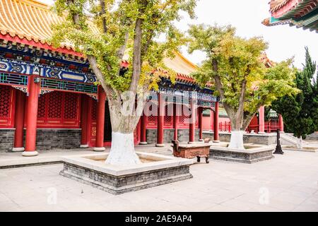 Traditional Chinese royal courtyard Stock Photo