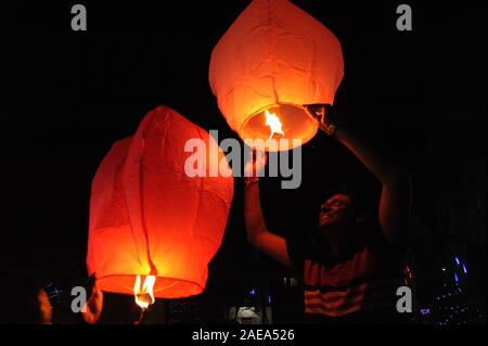 These Lanters Are 100% Eco Friendly No Fireworks Very Safe aakash kandil  paper hanging lantern diya diwali Stock Photo