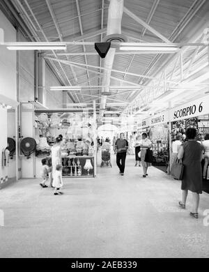 Crystal Peaks Shopping Centre in Sheffield, in 1988, South Yorkshire, Northern England, UK Stock Photo