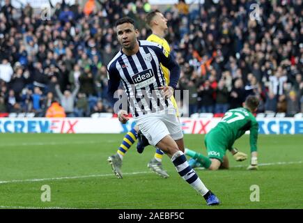 West Bromwich Albion's Hal Robson-Kanu celebrates scoring his side's third goal of the game during the Sky Bet Championship match at The Hawthorns, West Bromwich. Stock Photo